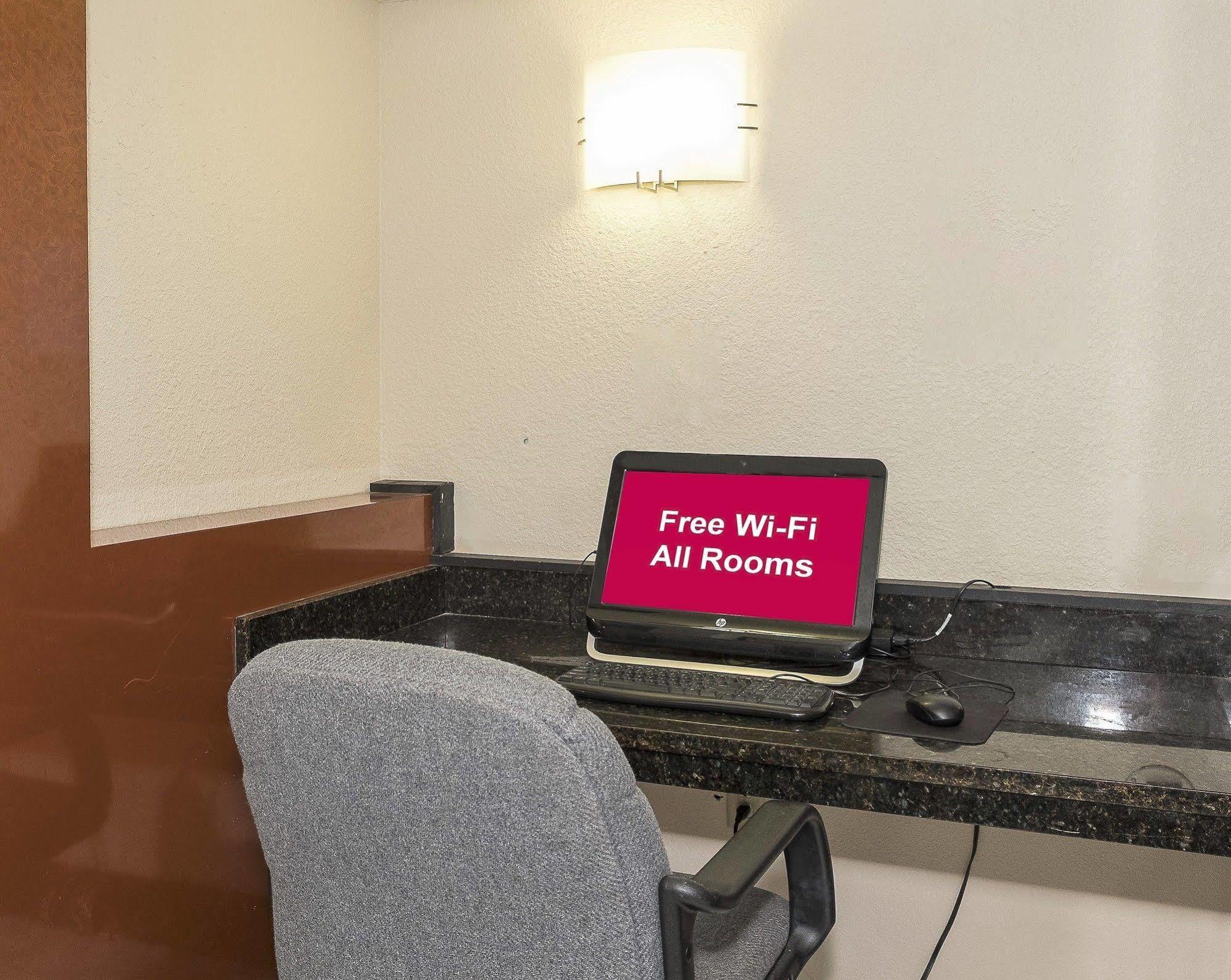 Red Roof Inn Hartford - Vernon Zewnętrze zdjęcie